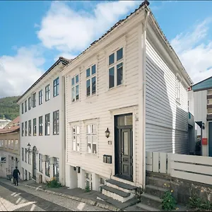  Apartment Center
