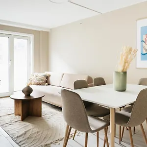 Apartment Urban - Stylish Scandinavian Gem With French Balcony